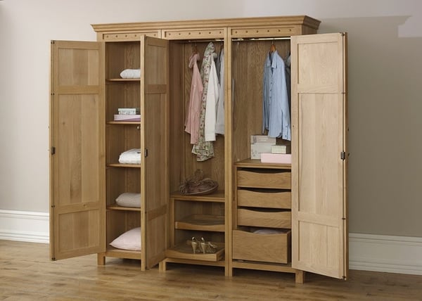 Custom Made Wardrobes Vs Flat Pack Which Option Reigns Supreme