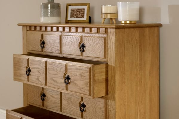 oak chest of drawers