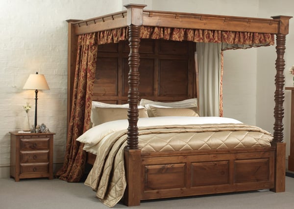 Luxurious four poster bedding