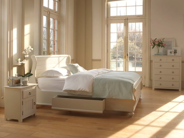 Connecticut-Sleigh-Bed