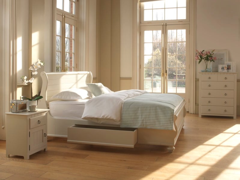 New England Sleigh Bed with Painted Bedroom Furniture