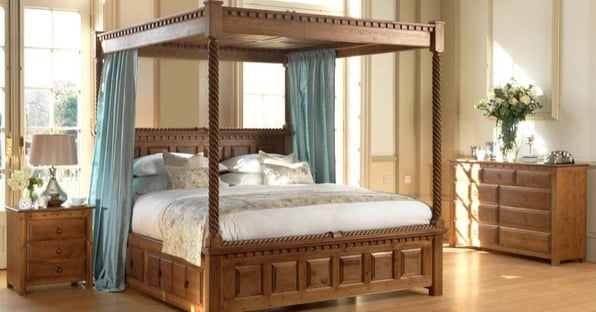 four poster bed