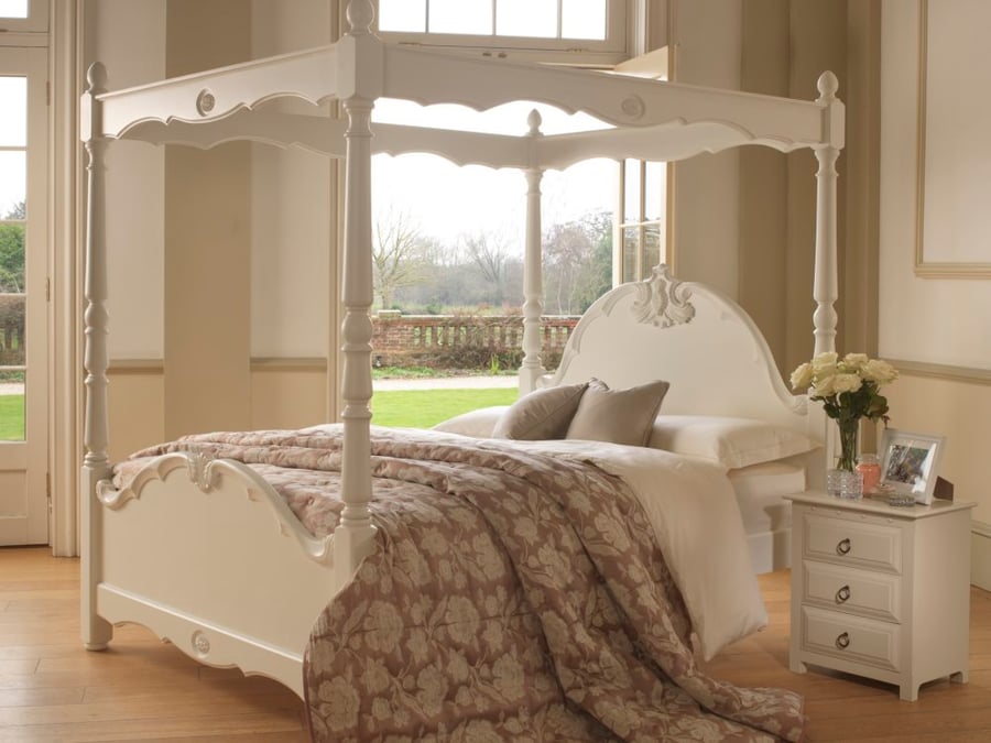 How to Dress a Four Poster Bed