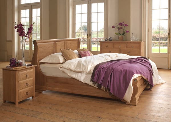 monaco sleigh bed with purple covers