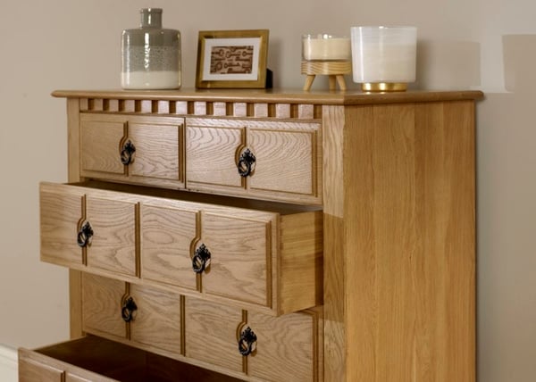 2-over-5-Chest-in-Solid-Oak-Close-Up