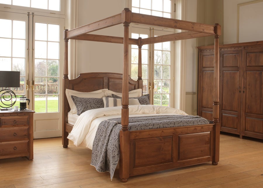 How Does A Four Poster Bed Improve The Look And Feel Of Your Bedroom