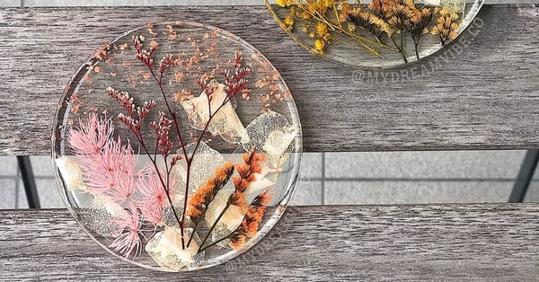 flower resin coaster